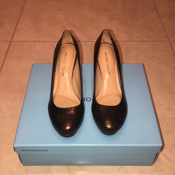 New Antonio Melani Bronze Gold Pump Heels - Picture 2 of 4